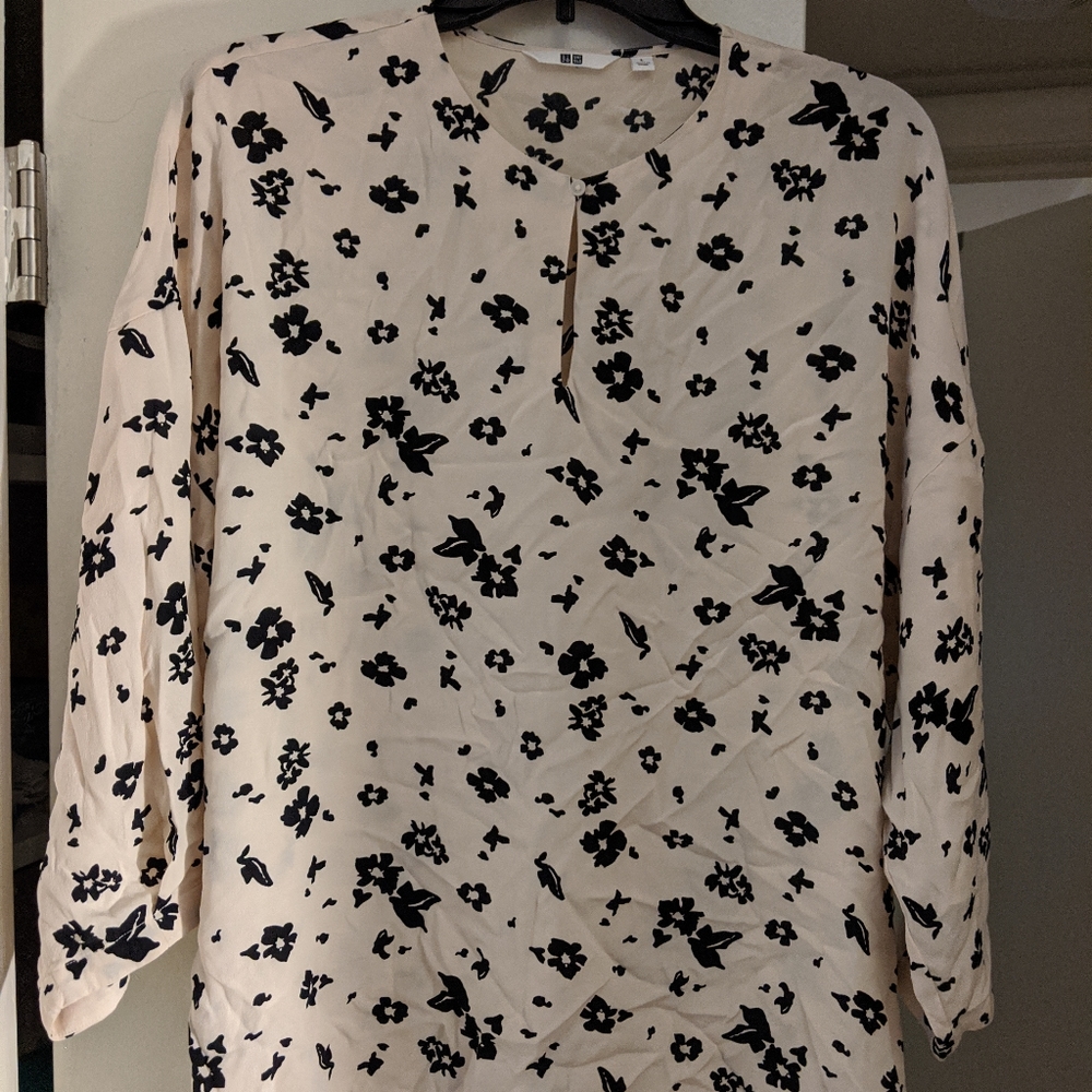UNIQLO 3/4 Sleeve Pale Blush and Black Floral Top